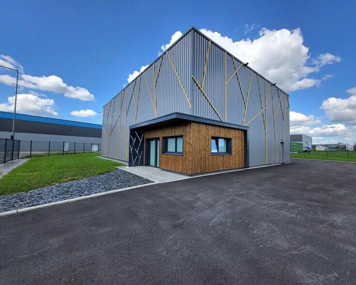 Industriel dans Sablé-sur-Sarthe à louer - Photo du bâtiment - Image 1 de 7