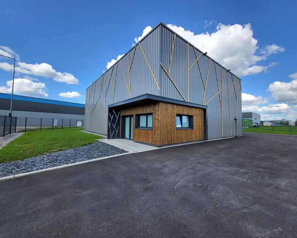 Industriel dans Sablé-sur-Sarthe à louer Photo du bâtiment- Image 1 de 8