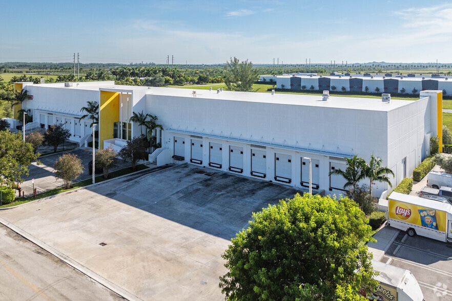 1551 SE 36th Ave, Homestead, FL for lease - Primary Photo - Image 1 of 5