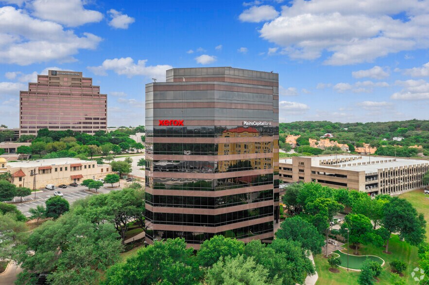 8200 W Interstate 10, San Antonio, TX à louer - Photo du bâtiment - Image 2 de 7