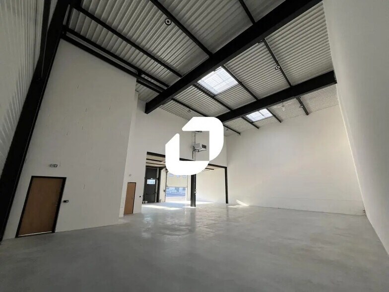 48 Rue Du Lyonnais, Saint-Priest à louer - Photo du bâtiment - Image 2 de 56