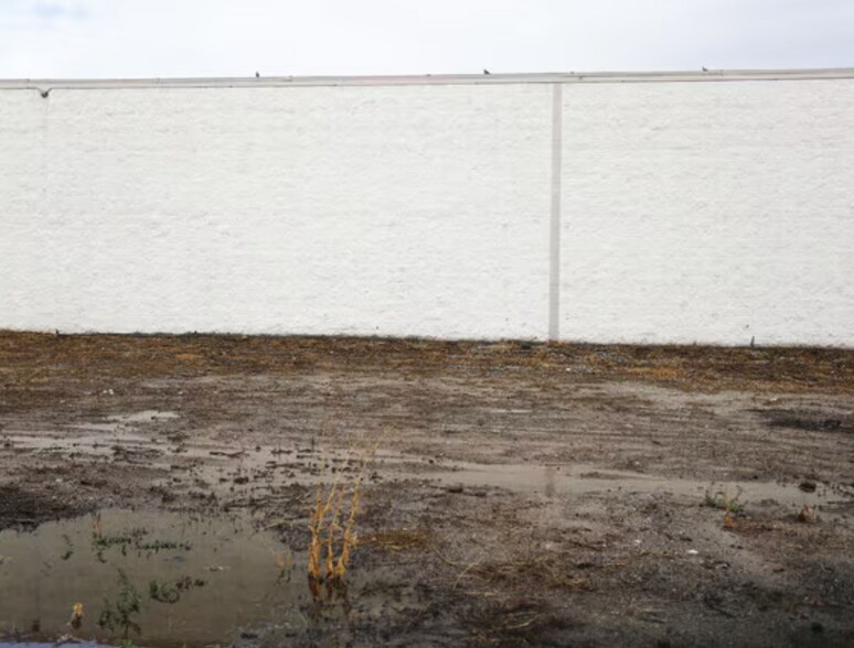 Prime Pasadena Commercial Land | ±24,390 SF | Corner Location, Pasadena, CA à louer - Photo du bâtiment - Image 2 de 5