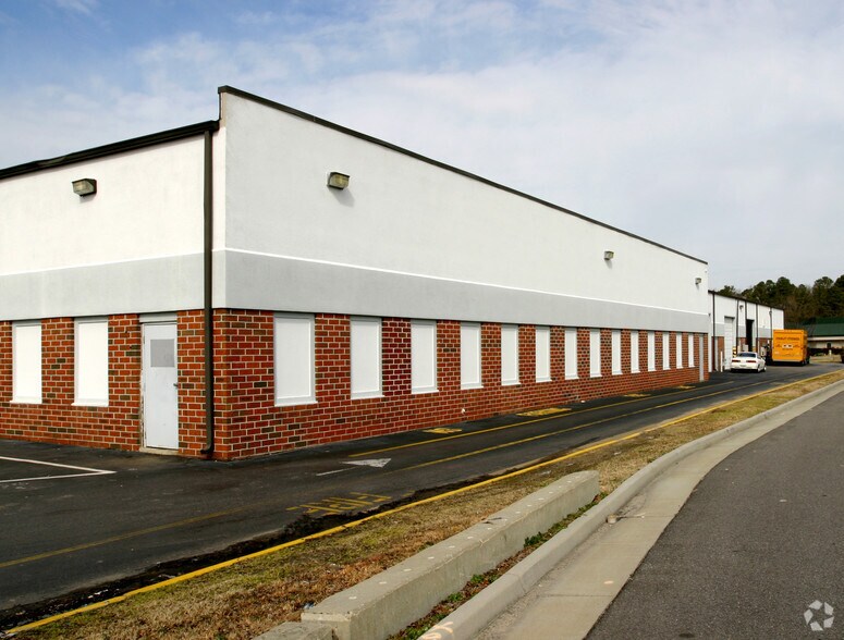 552 Central Dr, Virginia Beach, VA à louer - Photo du bâtiment - Image 3 de 5