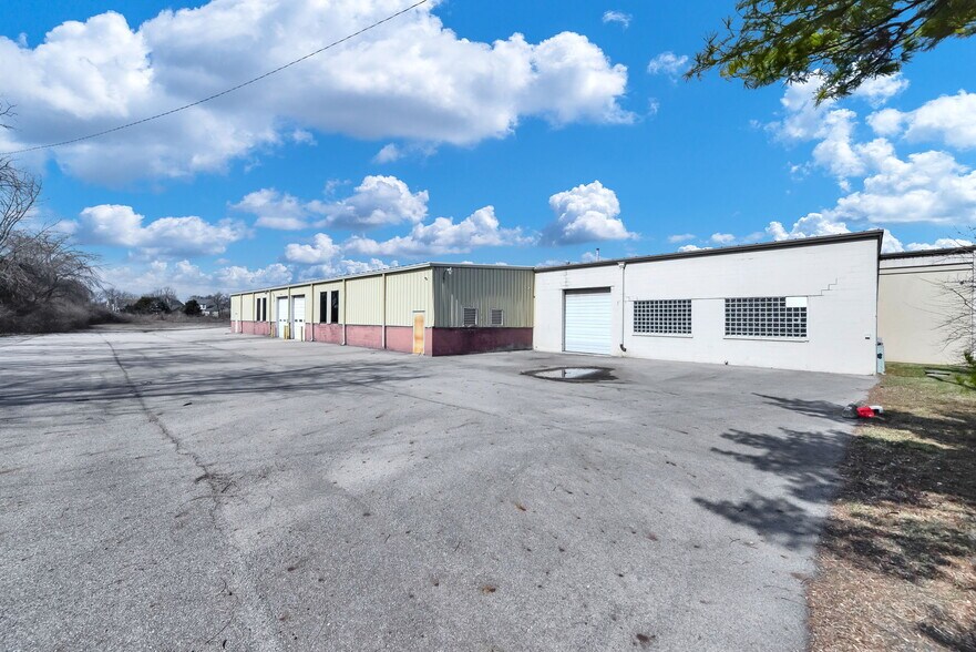 2455 Harrisburg Pike, Grove City, OH à vendre - Photo du bâtiment - Image 3 de 16