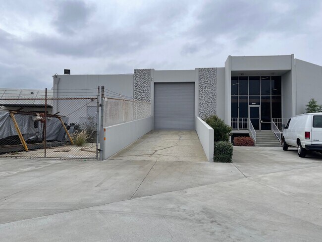 Plus de détails pour 3060 Airport Way, Long Beach, CA - Industriel à louer