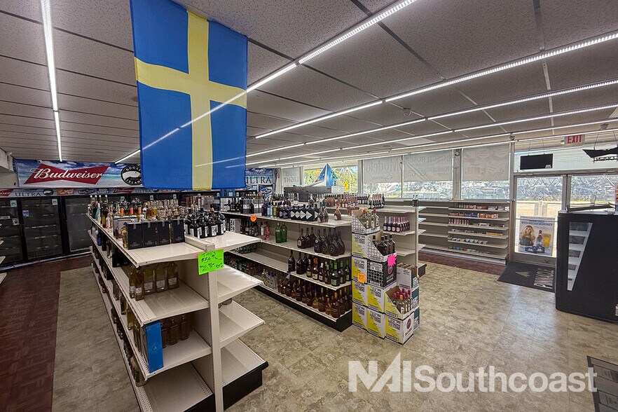 3290 NE Indian River Dr, Jensen Beach, FL à louer - Photo du bâtiment - Image 3 de 8