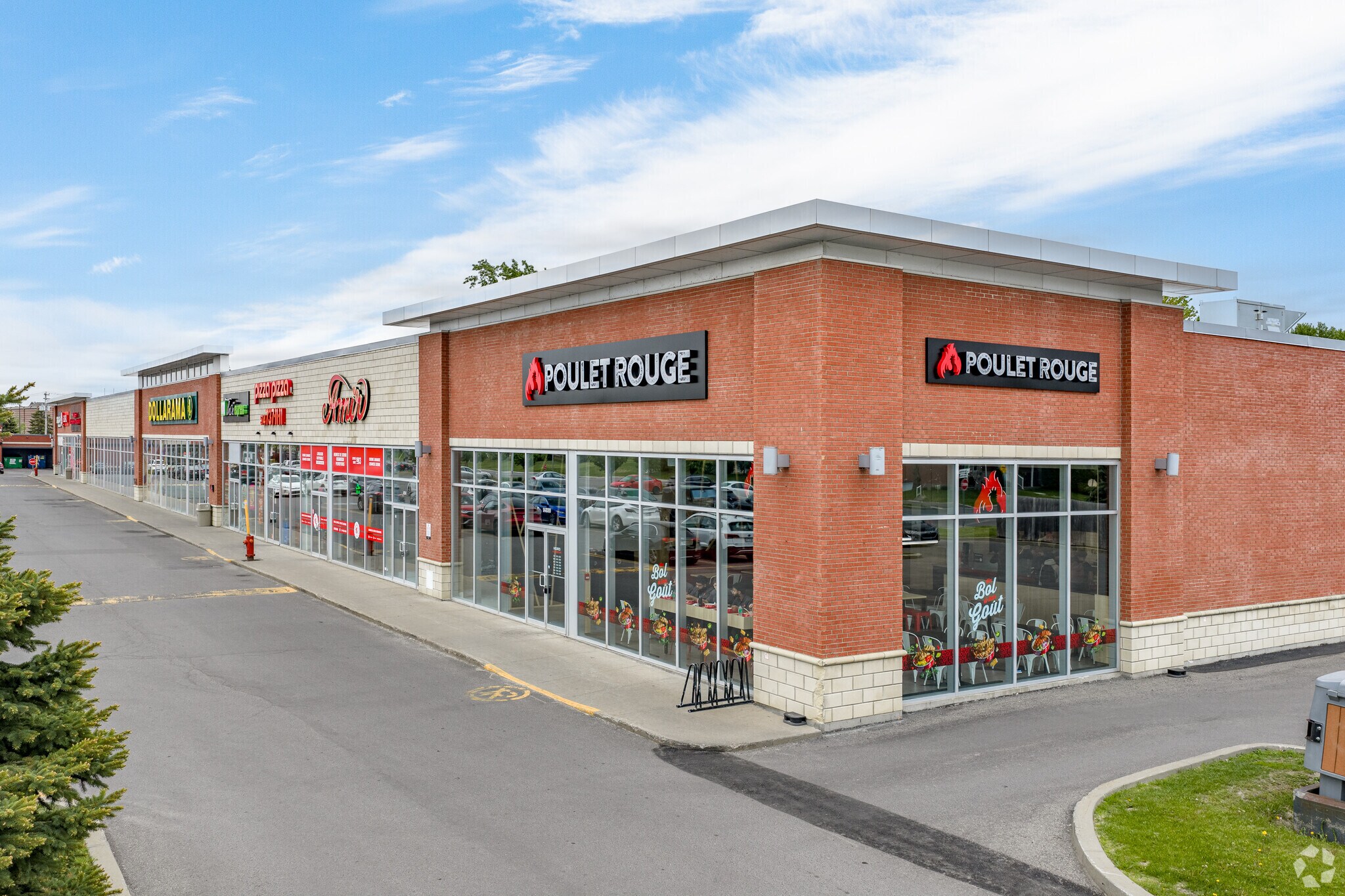 14820-14880 Boul de Pierrefonds, Montréal, QC for lease Primary Photo- Image 1 of 6