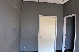 5200 N Mesa St, El Paso, TX for lease Interior Photo- Image 2 of 7