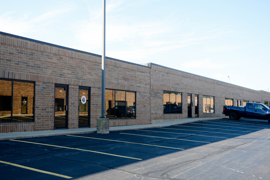 720 Industrial Dr, Cary, IL for lease - Building Photo - Image 3 of 5