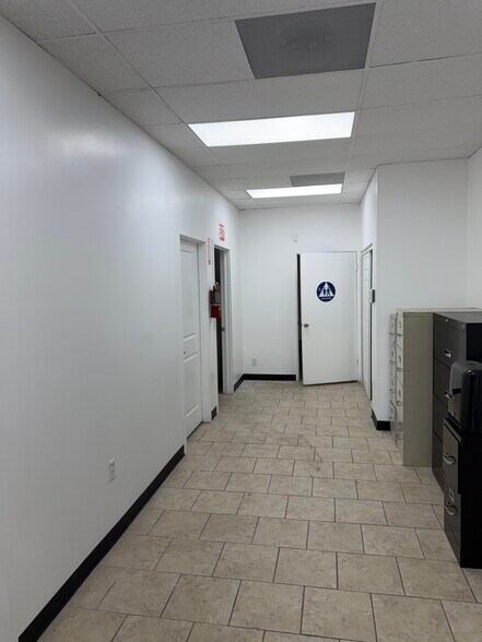 1620 S Hoover St, Los Angeles, CA for lease - Building Photo - Image 3 of 12