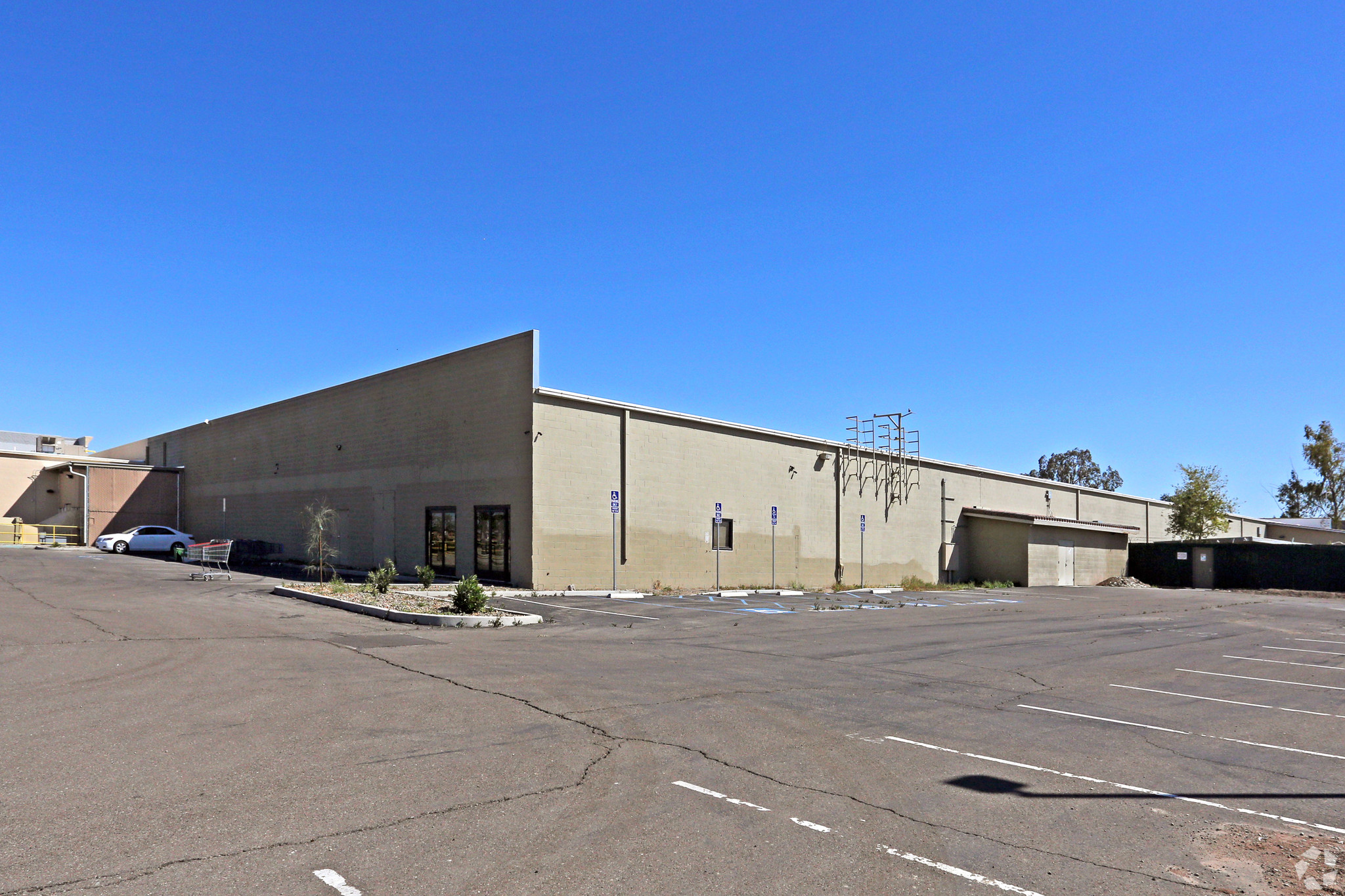 2140-2184 N Imperial Ave, El Centro, CA for lease Building Photo- Image 1 of 1