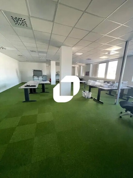 Office in Échirolles for lease - Interior Photo - Image 2 of 8