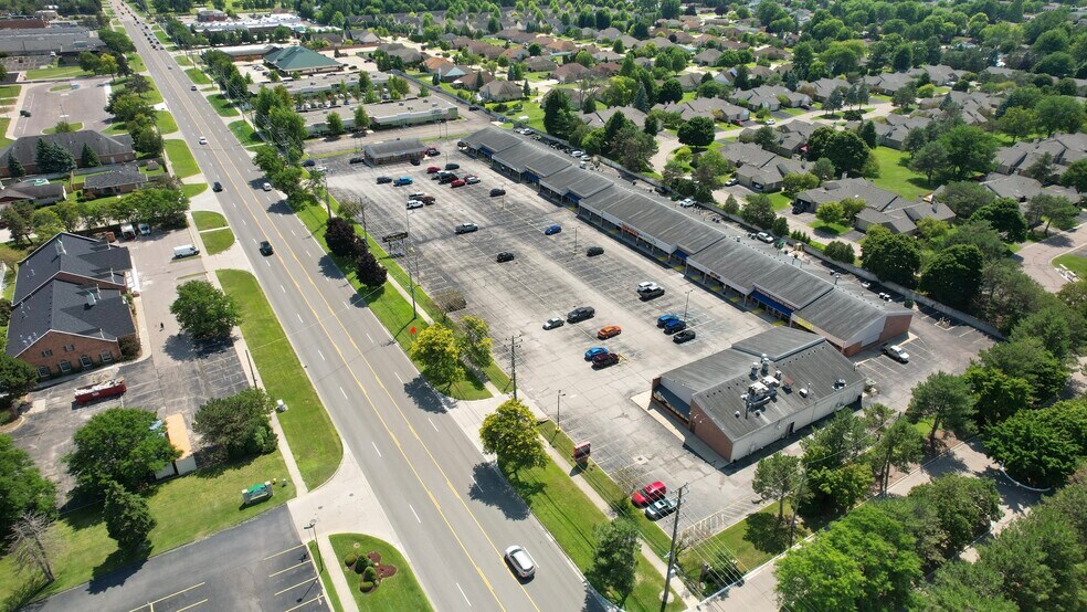 39725-39793 Garfield Rd, Clinton Township, MI à louer - Photo du bâtiment - Image 2 de 4
