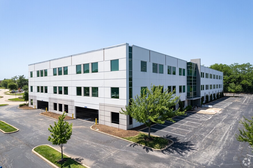 1285 Fern Ridge Pky, Creve Coeur, MO for lease - Building Photo - Image 2 of 5