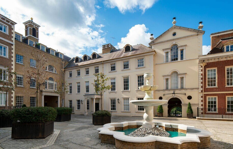 4 Heron Sq, Richmond à louer - Photo du bâtiment - Image 2 de 7