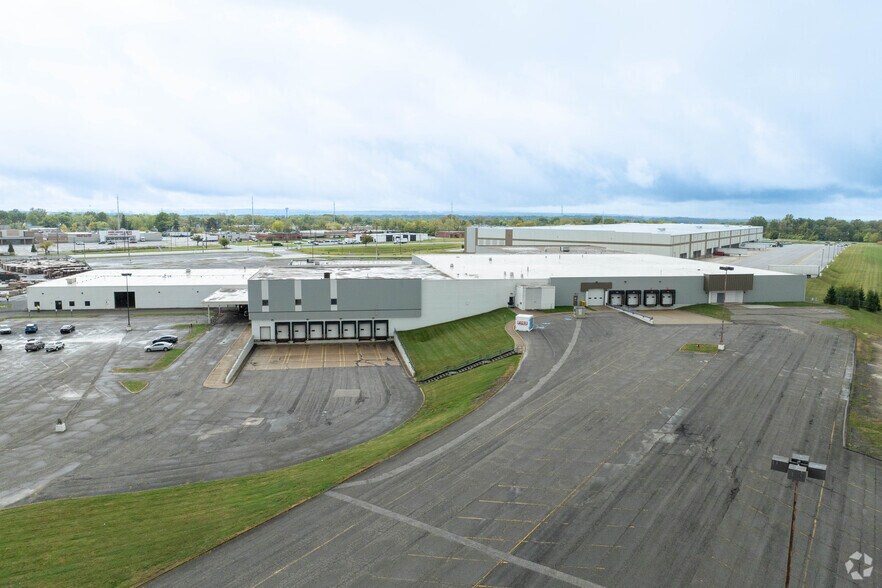 20801 Miles Rd, North Randall, OH à louer - Photo du bâtiment - Image 1 de 4