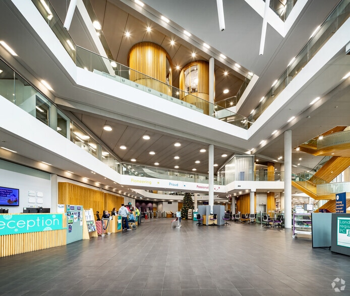 Smith St, Rochdale for lease - Lobby - Image 2 of 24