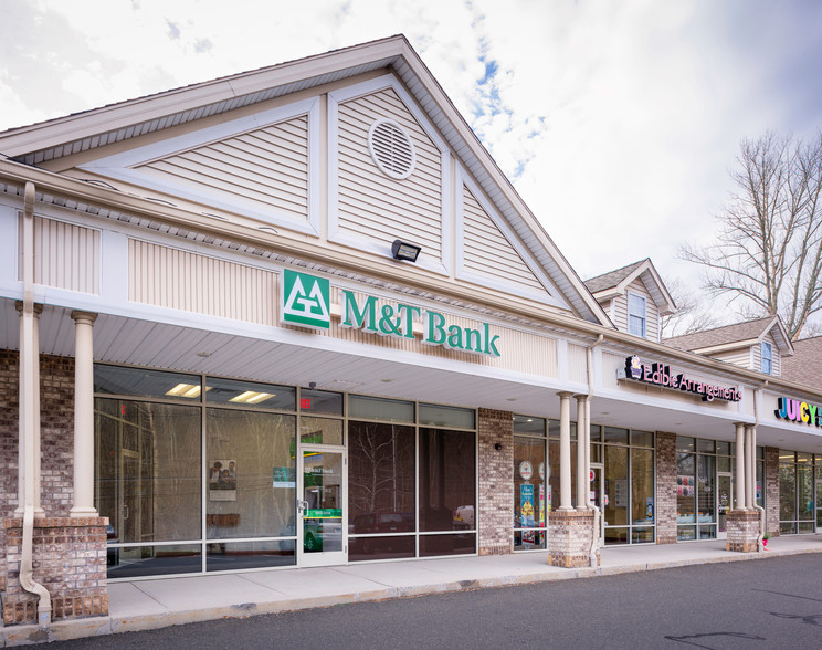 525 Main St, Monroe, CT for lease - Building Photo - Image 1 of 9