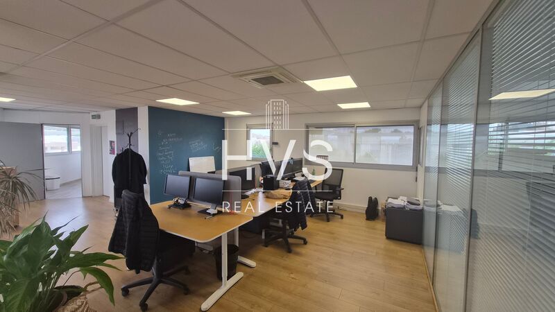 Office in Aix-en-Provence for lease Interior Photo- Image 1 of 6