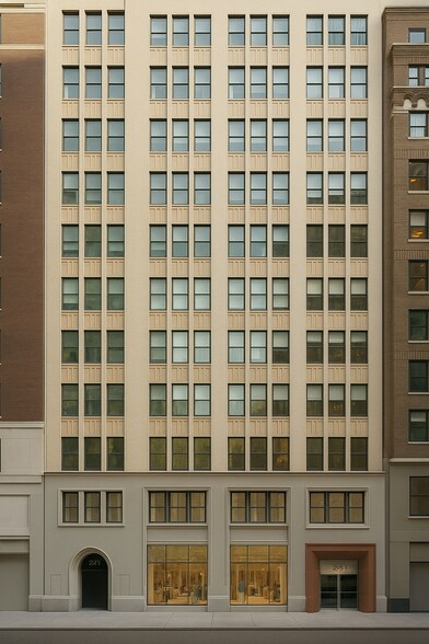 261 W 35th St, New York, NY à louer - Photo du bâtiment - Image 2 de 8