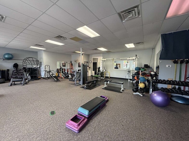 104-110 E Dudley St, Maumee, OH for lease - Interior Photo - Image 3 of 7
