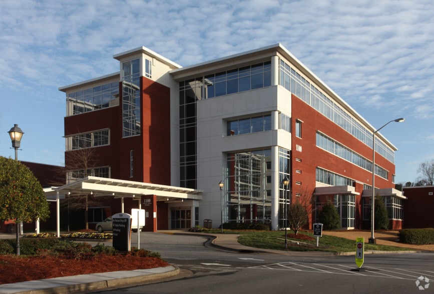 1100 Northside Forsyth Dr, Cumming, GA for lease - Primary Photo - Image 1 of 3