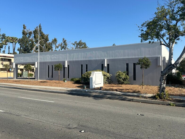 16080 Arrow Hwy, Irwindale, CA à louer - Photo du bâtiment - Image 3 de 5