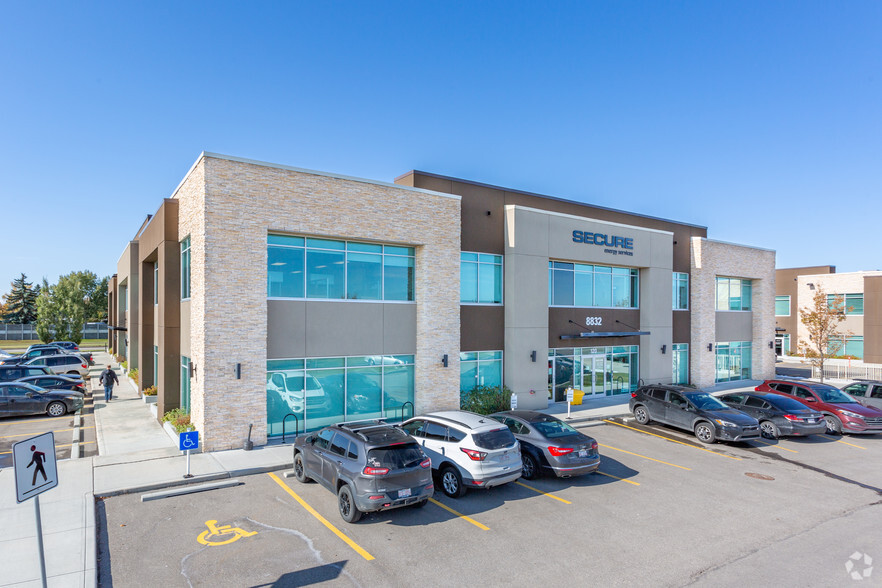 8832 Blackfoot Trl SE, Calgary, AB for lease - Building Photo - Image 2 of 9