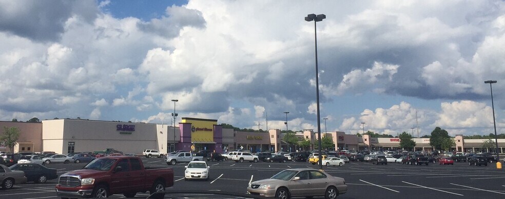 2300-2600 Pepperell Pky, Opelika, AL à louer - Photo du bâtiment - Image 1 de 6