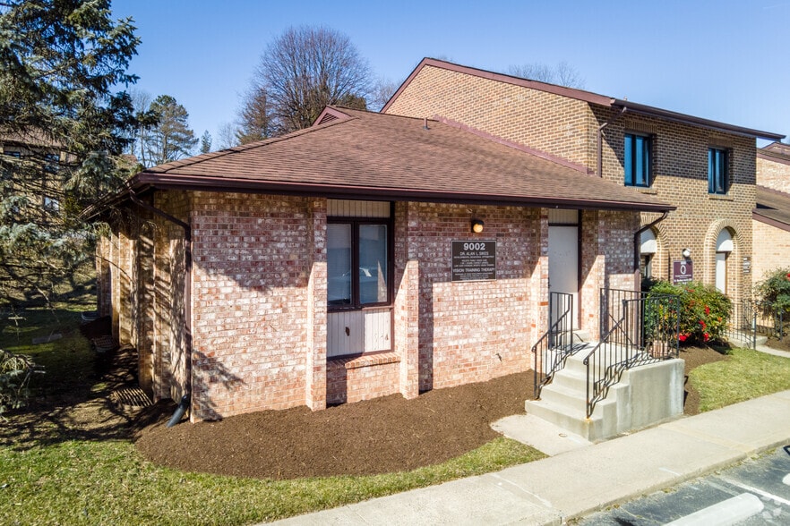 8990-9002 Fern Park Dr, Burke, VA for sale - Primary Photo - Image 1 of 8