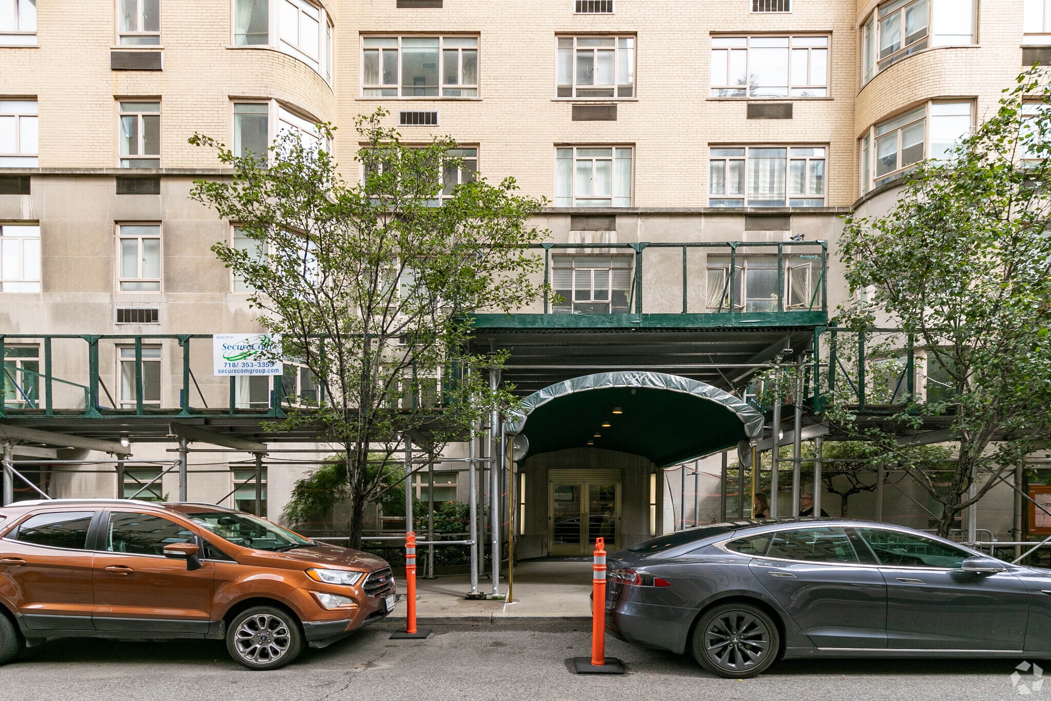 870 5th Ave, New York, NY for lease Building Photo- Image 1 of 17