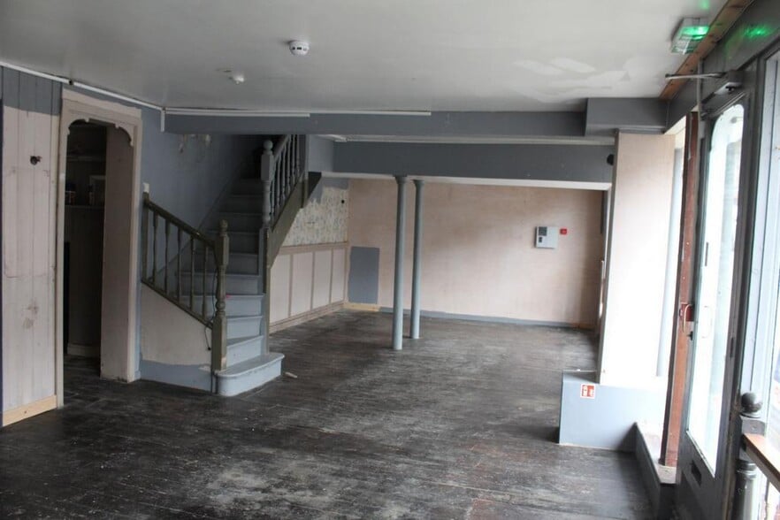 18 High St, Cleobury Mortimer for sale - Interior Photo - Image 2 of 10