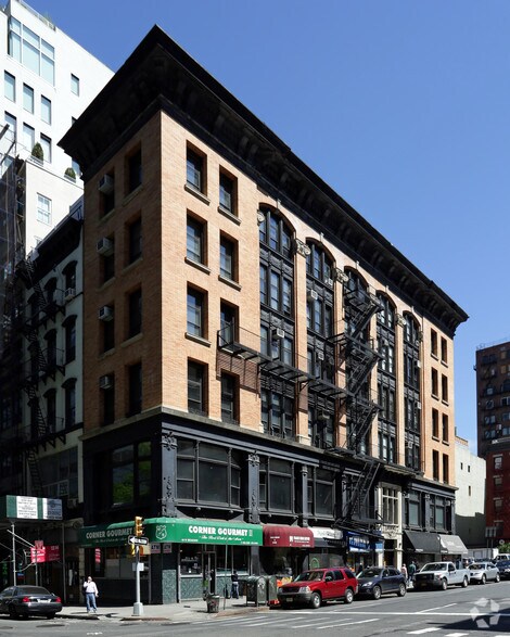 66 W Broadway, New York, NY à louer - Photo du bâtiment - Image 3 de 7