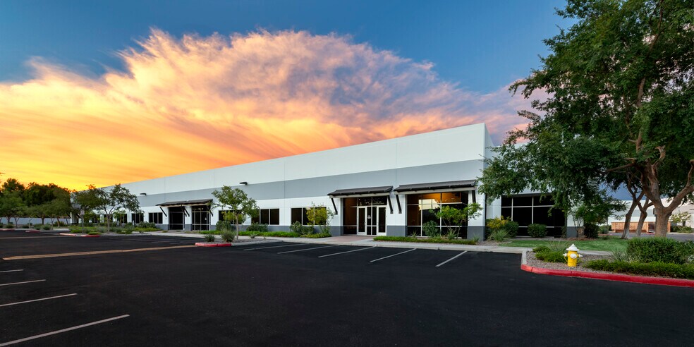 15210 S 50th St, Phoenix, AZ for lease - Primary Photo - Image 1 of 6
