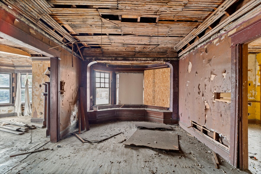 Broadway Redevelopment Opportunity portfolio of 6 properties for sale on LoopNet.ca - Building Photo - Image 3 of 55