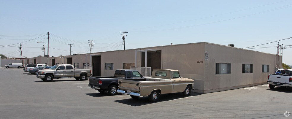 16300 Arrow Hwy, Irwindale, CA à vendre - Photo principale - Image 1 de 4