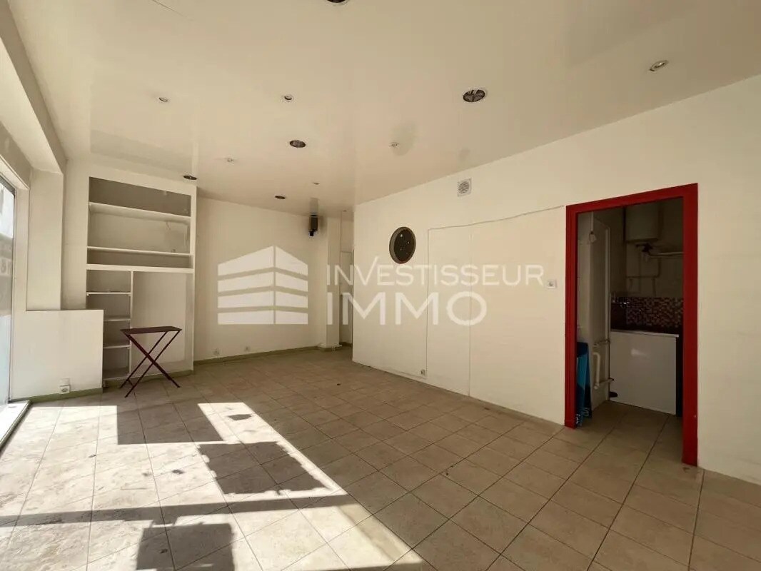 Retail in Paris for lease Interior Photo- Image 1 of 8