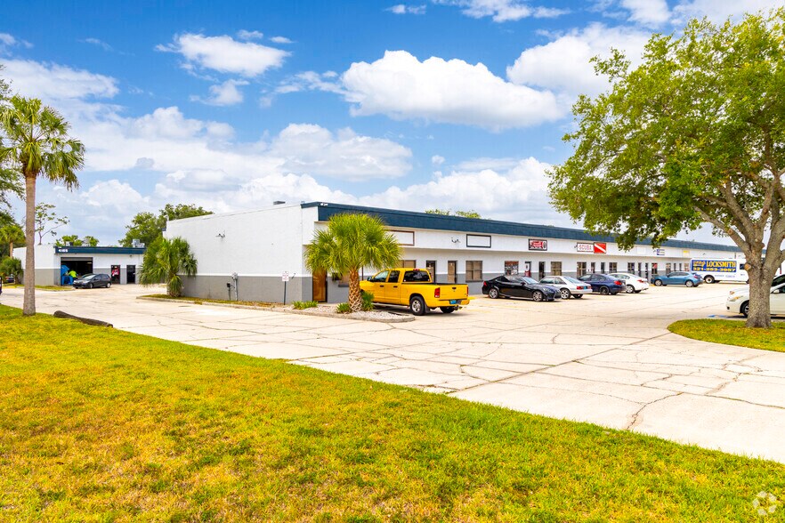 4155 Dow Rd, Melbourne, FL à louer - Photo du bâtiment - Image 2 de 9