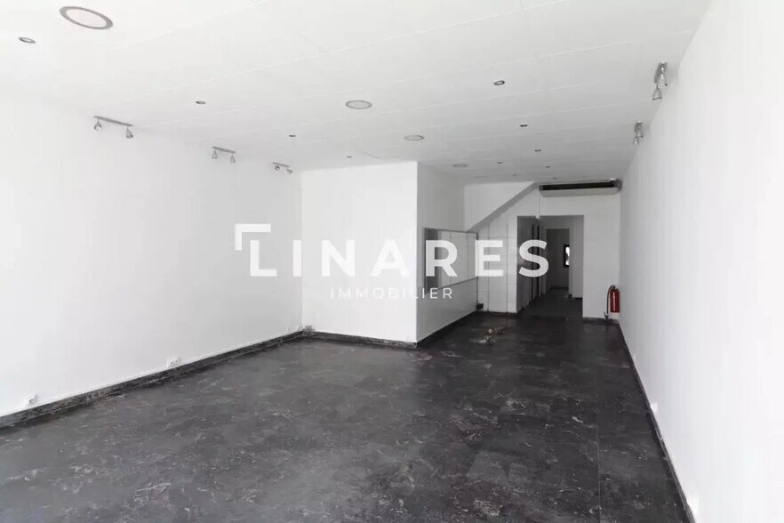 Retail in Marseille for lease - Interior Photo - Image 1 of 9