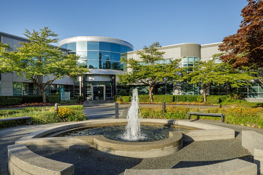 13571 Commerce Pky, Richmond, BC à louer - Photo du bâtiment - Image 2 de 8