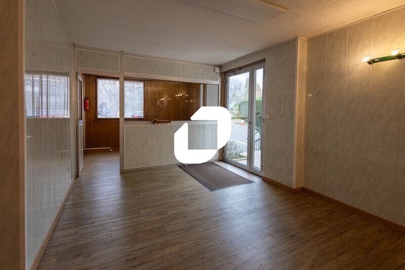 Office in Palaiseau for lease - Interior Photo - Image 1 of 12