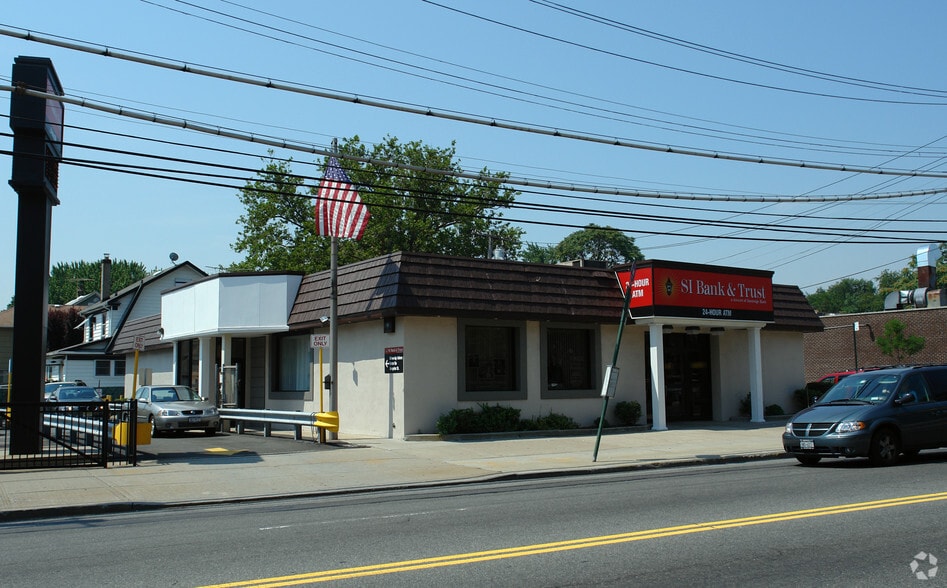 1630 Forest Ave, Staten Island, NY for lease - Primary Photo - Image 2 of 3