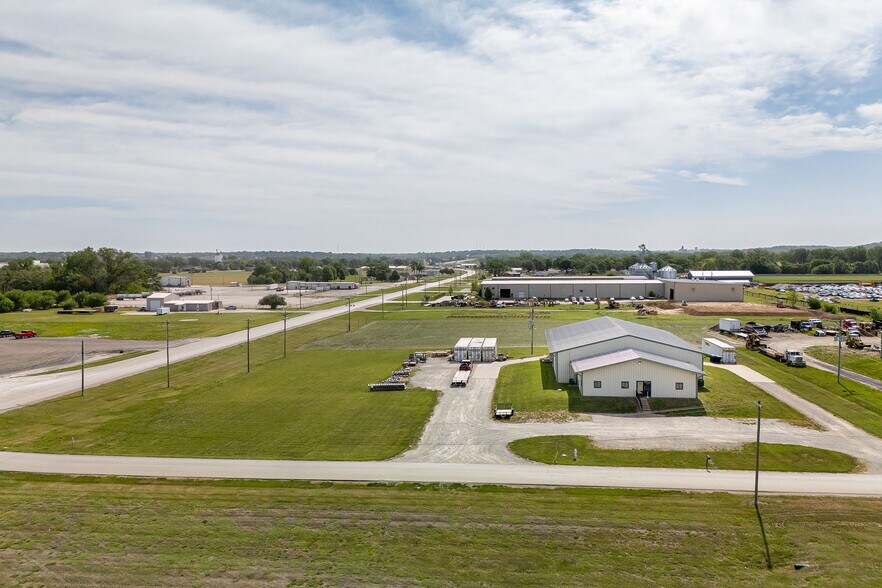 801 Woodsdale Rd, Elwood, KS à vendre - Photo du bâtiment - Image 2 de 27