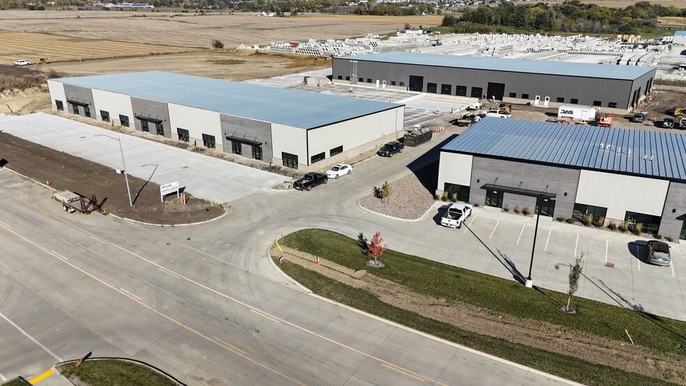 2151 Shilow Rose Pkwy SW, Bondurant, IA à louer - Photo du bâtiment - Image 2 de 7