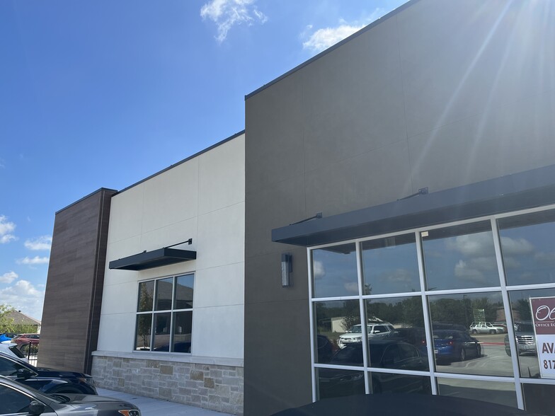 512 W Bonds Ranch Rd, Fort Worth, TX for lease - Building Photo - Image 2 of 10