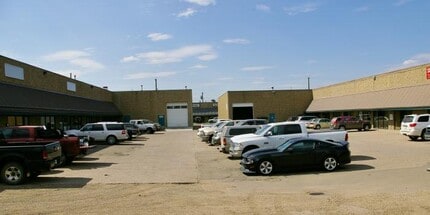 52 129 Av NW, Edmonton, AB à louer Photo du bâtiment- Image 2 de 10