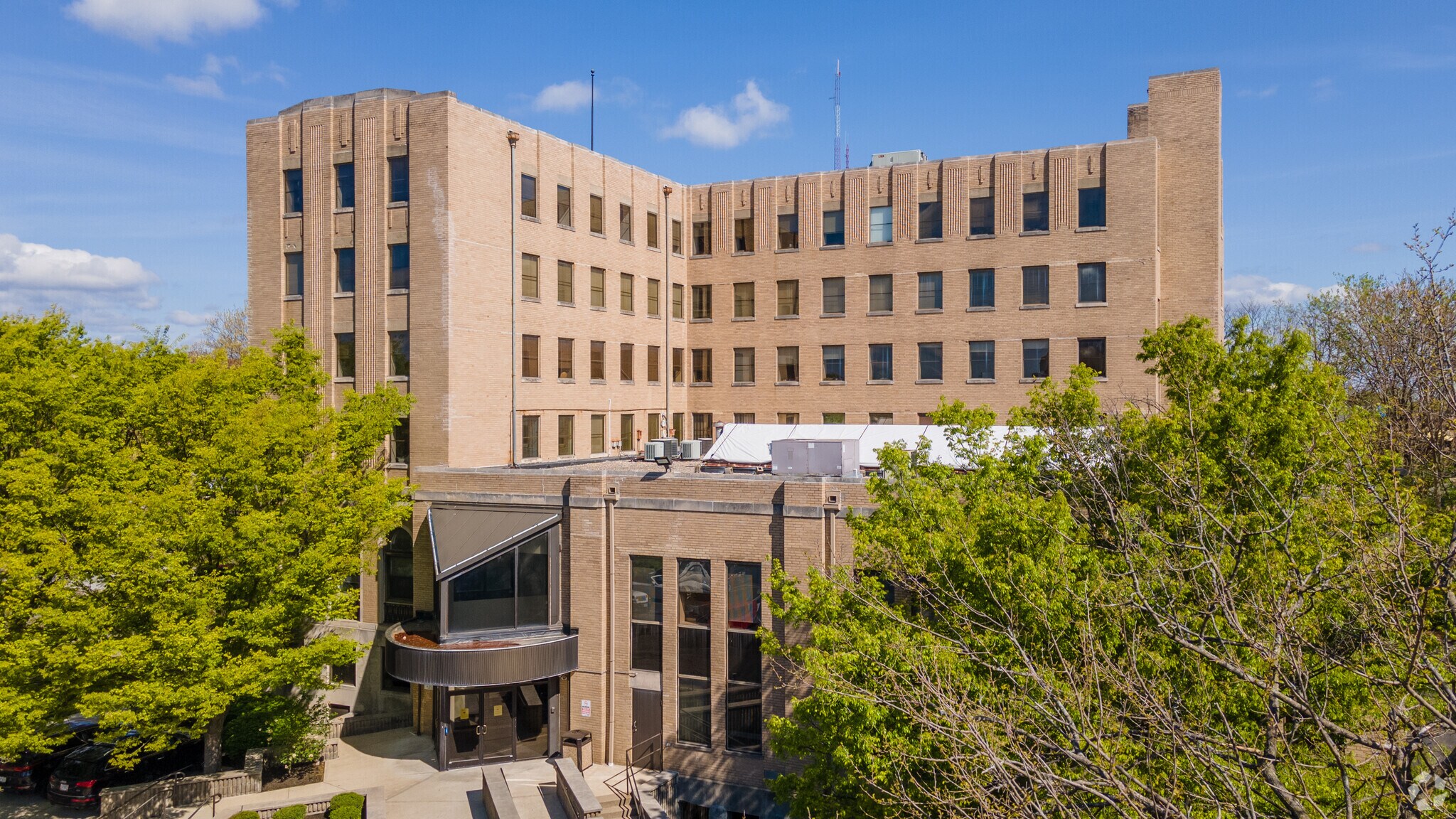 2368 Victory Pky, Cincinnati, OH à louer Photo du bâtiment- Image 1 de 5