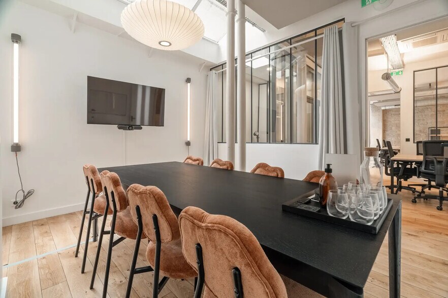 8 Rue De Paradis, Paris à louer - Photo du bâtiment - Image 3 de 11