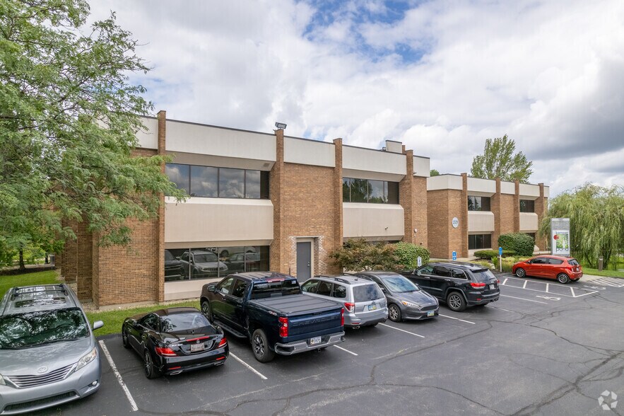 1325 E Kemper Rd, Springdale, OH à louer - Photo du bâtiment - Image 3 de 14