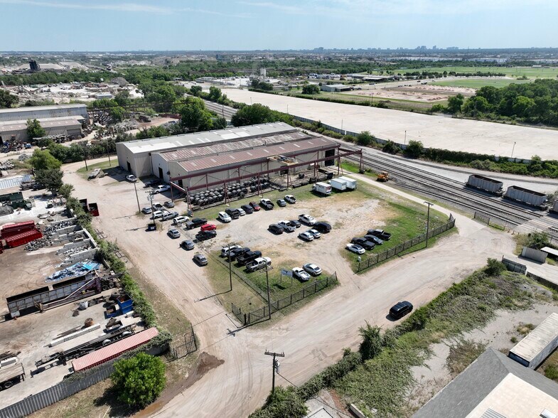 1885 Ryan rd, Dallas, TX à louer - Photo du bâtiment - Image 2 de 25